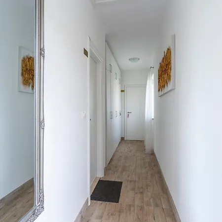 Newly Renovated In * פונטנה