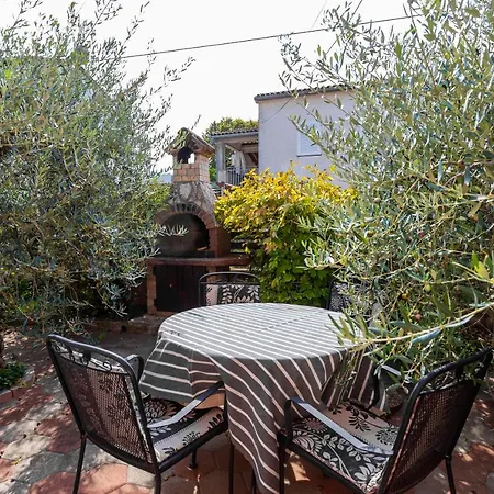 Newly Renovated In Funtana
