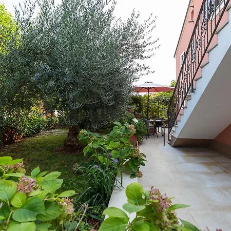 Newly Renovated In Apartment Funtana