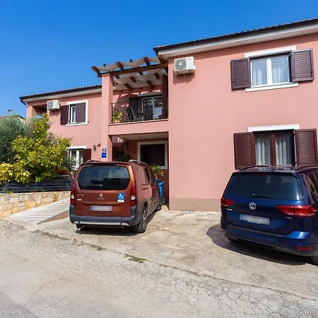 Apartment Newly Renovated In Funtana