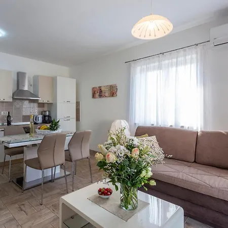 Apartment Newly Renovated In Funtana
