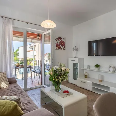דירה Newly Renovated In