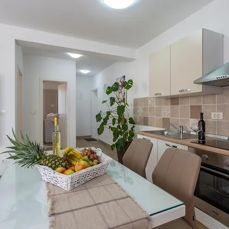 דירה Newly Renovated In