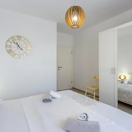 Apartment Newly Renovated In Funtana