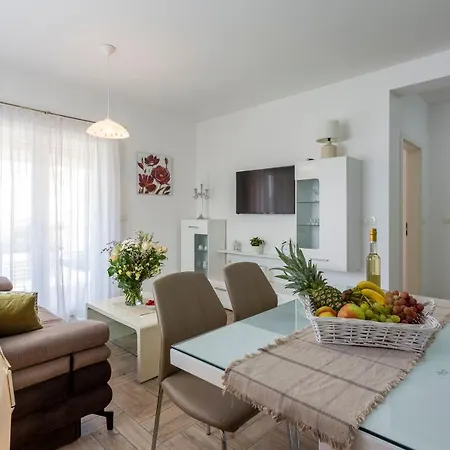 דירה Newly Renovated In