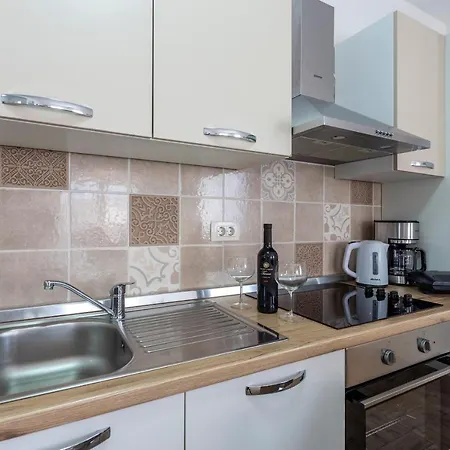 Newly Renovated In Apartment Funtana