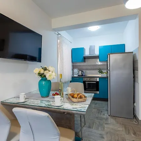 Newly Renovated In דירה