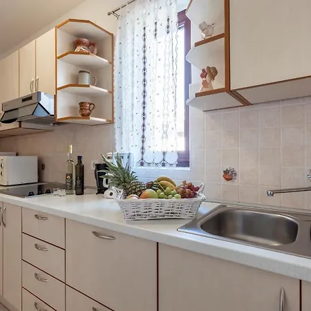 Apartment Newly Renovated In Funtana