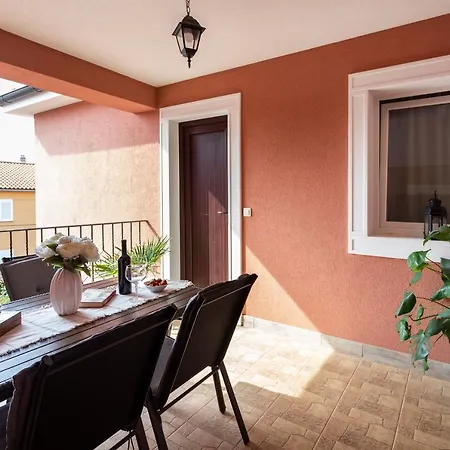 Apartment Newly Renovated In Funtana