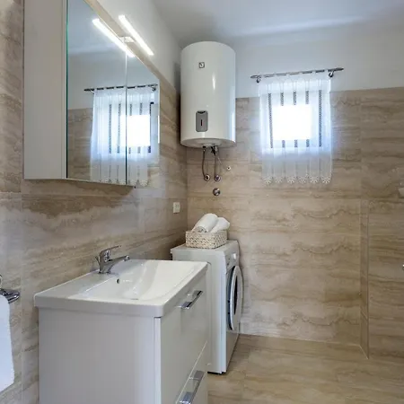 Apartment Newly Renovated In Funtana