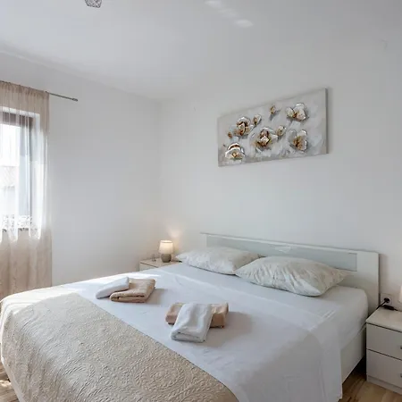 דירה Newly Renovated In
