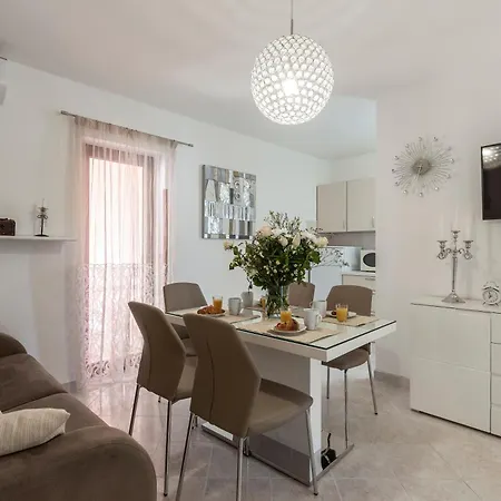 Newly Renovated In Apartment Funtana