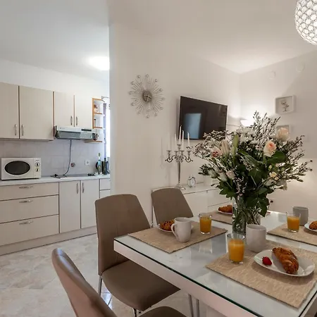Newly Renovated In * Funtana