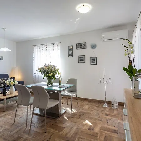 דירה Newly Renovated In