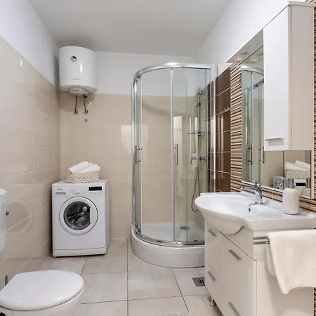 דירה Newly Renovated In *